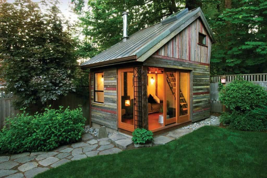 Keep your shed comfortable with good lighting. Source: Trendir